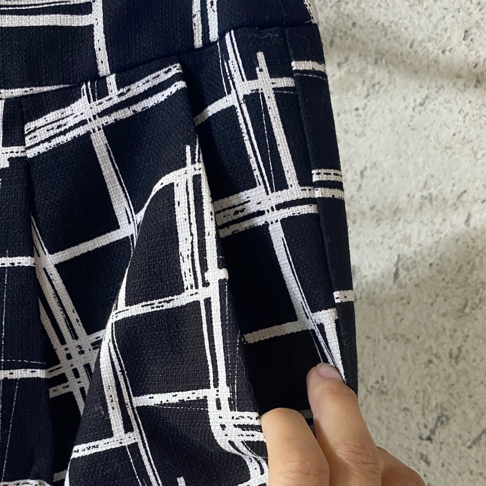 Gap abstract pattern mini skirt with pockets - Picture 3 of 5